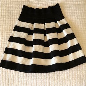 Ann Taylor Black and White Striped Skirt Size 4
